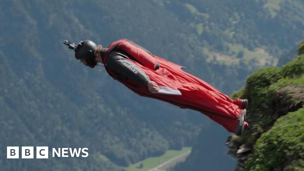 7f983530 502c 11f0 920b d5c6e124573f Scottish wingsuit flyer dies during Swiss Alps jump