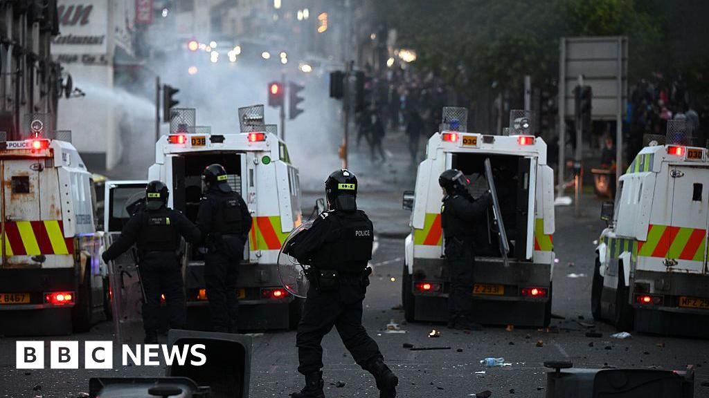 8c8f24d0 4698 11f0 bbc5 cd6840bd40cf Police deploy more officers after 'mob violence'