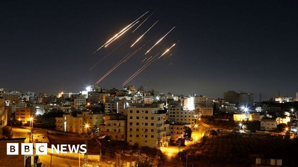 8e7ff840 49cd 11f0 9471 e380f647874e Footage captures exchange of attacks between Iran and Israel