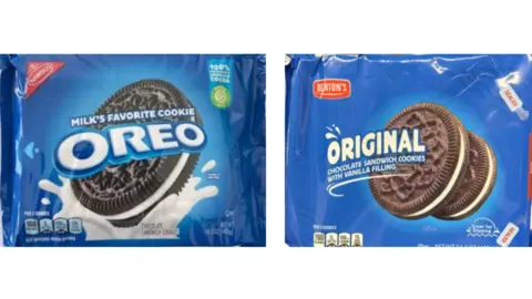 Oreo maker sues Aldi in US over 'copycat' packaging Mondelēz International/Aldi A picture of the Oreo biscuits and the Aldi biscuits side-by-side