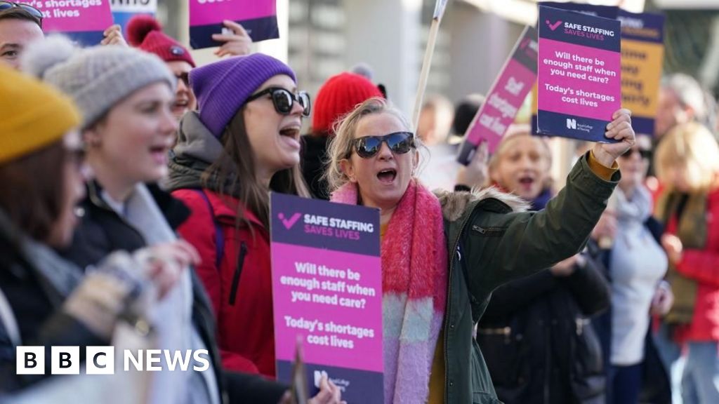 964309e0 44c4 11f0 835b 310c7b938e84 Nurses to vote on pay deal as potential strike looms