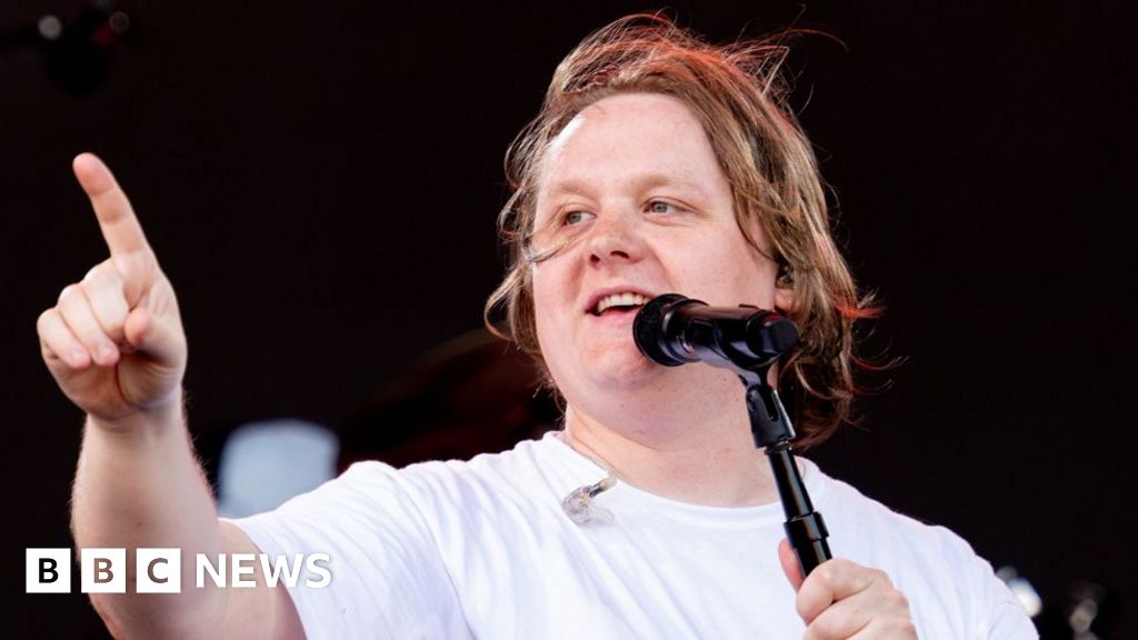 9a05e9a0 533b 11f0 a2ff 17a82c2e8bc4 Lewis Capaldi in surprise Glastonbury return after releasing rousing comeback