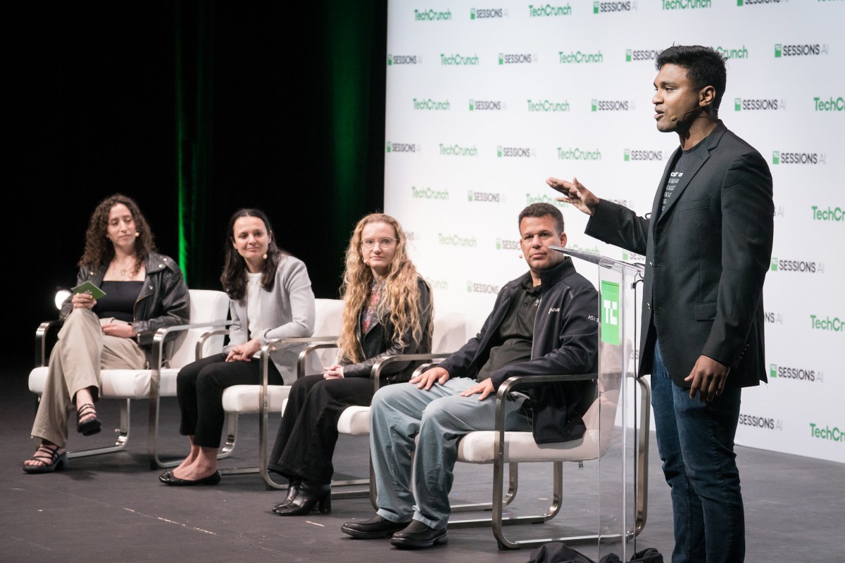 AI sessions pitch 1 AI startups take to the stage to pitch their companies to a panel of judges