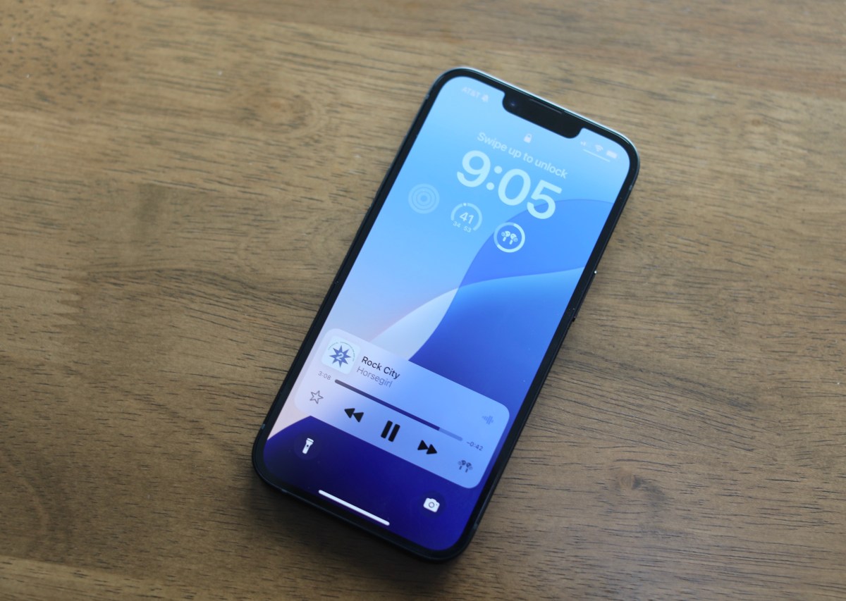 Apple iphone 16 Apple says 82% of compatible iPhones are running iOS 18