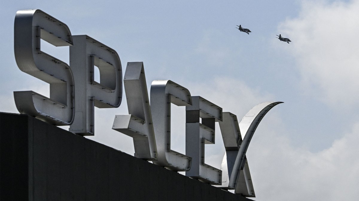 GettyImages 2074390033 SpaceX's Starbase city officials silent on crane collapse