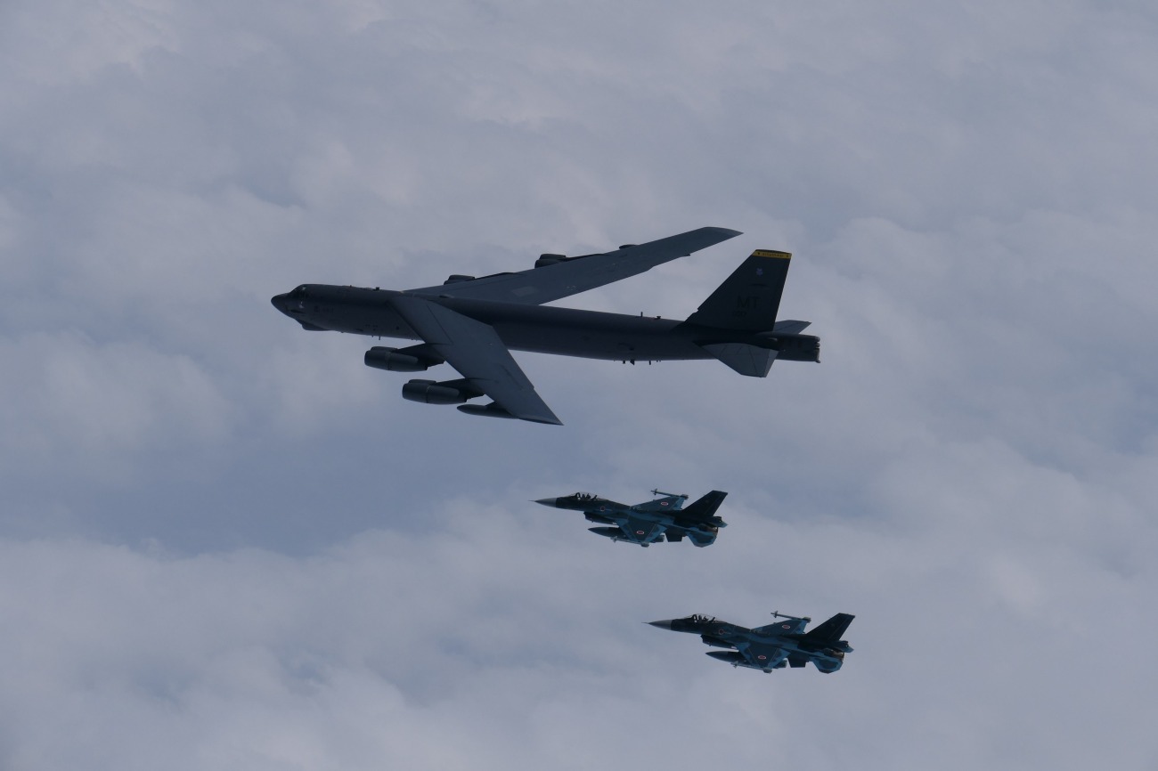 “Sitting Ducks” For Ukraine! How 2010 U.S.-Russia Treaty Helped Kyiv's UAVs Destroy Russian Nuclear Bombers? B-52 BOMBER