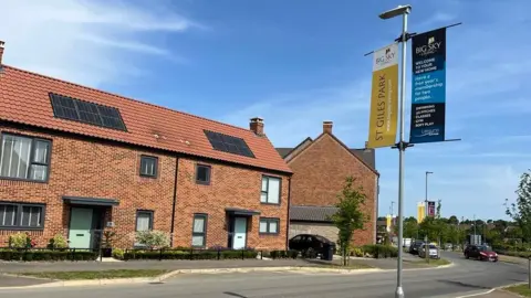 Young people in the East of England struggle to buy a first home Nic Rigby/BBC New homes at Cringleford on the outskirts of Norwich