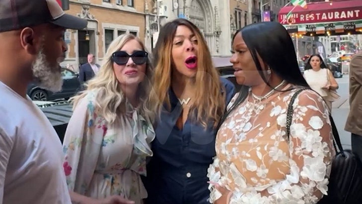 Wendy Williams Meets Up With Friends for Ladies' Night in New York City 061225_wendy_williams_kal