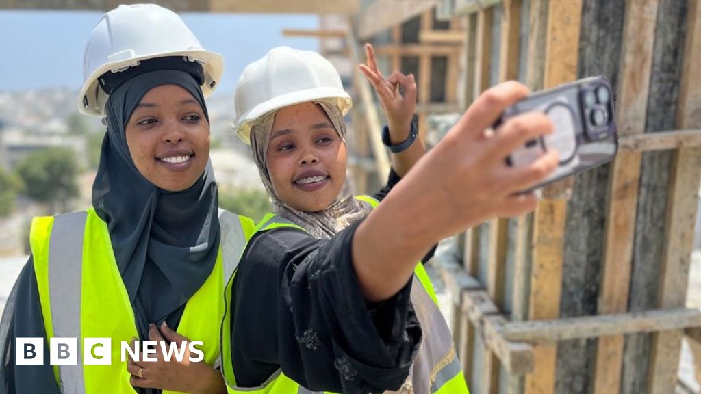 aecaea30 46c9 11f0 bbaa 4bc03e0665b7 Somalia's construction boom in Mogadishu gives women high ambitions