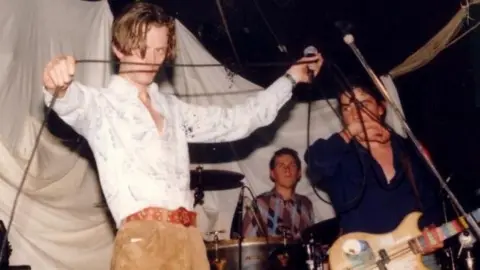 Fans and musicians share memories of Sheffield's The Leadmill The Leadmill Jarvis Cocker and two other band members performing on the stage at The Leadmill in 1988.