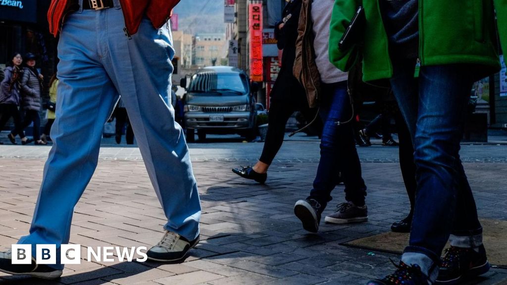 b10587b0 45a7 11f0 aa7b c368f0ad84d3 South Korean woman fined for pulling down male colleague's trousers