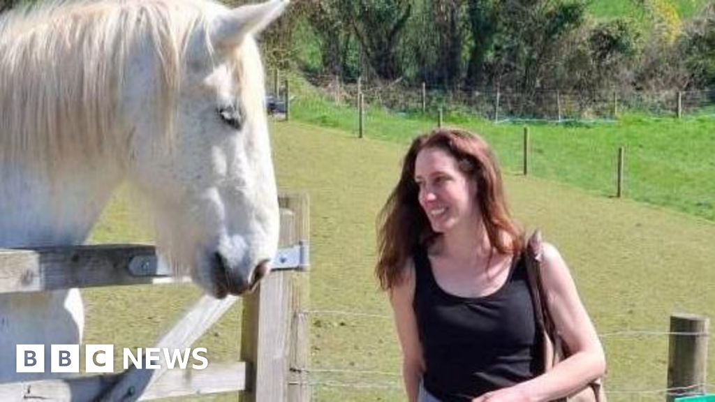 b3beaf10 4a9b 11f0 85bc 9740449fbc95 Man and woman who died skydiving in Devon named
