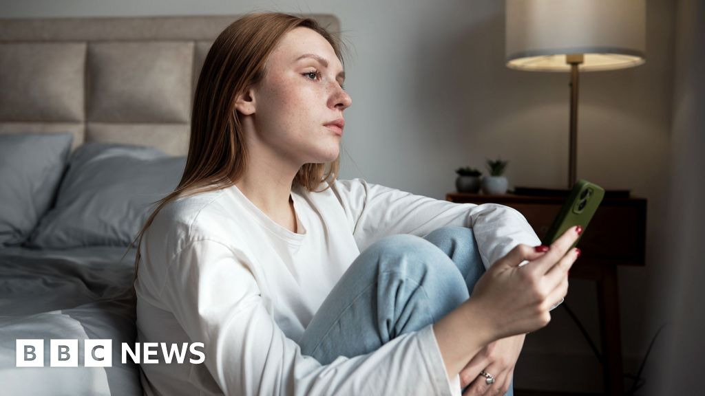 bb6d04b0 4dec 11f0 86d5 3b52b53af158 Dating app scam victims told 'don't suffer in silence'