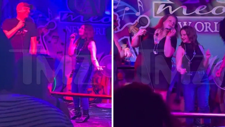 Gypsy Rose Struggles During Karaoke with Ken Urker, Crushes Songs with Group of Ladies 062825_gypsy_rose_kal