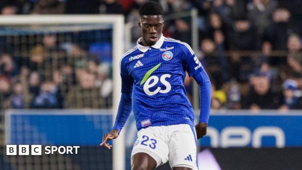 ca066530 4512 11f0 bace e1270fc31f5e Mamadou Sarr: Chelsea sign defender from Strasbourg for £12m