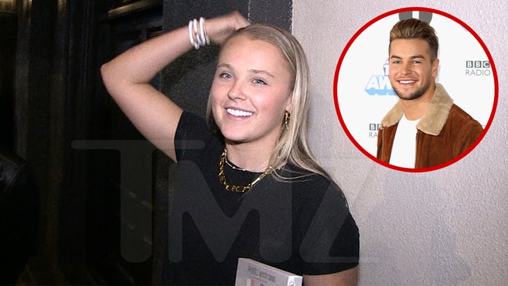 JoJo Siwa Cancels Chicago Pride Show Over 'Scheduling Conflict' 061925_jojo_siwa_kal
