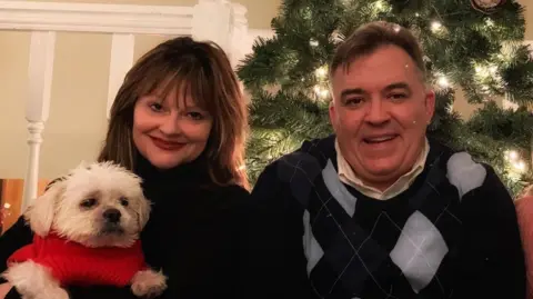 Man suspected of shooting Minnesota lawmakers arrested after huge manhunt Yvette and John Hoffman/Facebook Yvette and John Hoffman