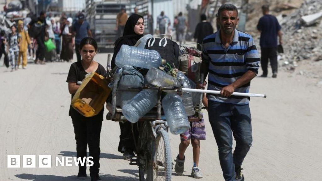 d75df450 40c1 11f0 b300 659a4281ef64 IDF says roads to Gaza aid centres are 'combat zones' as sites close for day
