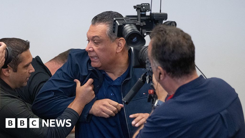 e89f1130 47ca 11f0 84b6 6bf0f66205f1 Sen Alex Padilla dragged out of Noem immigration briefing in LA