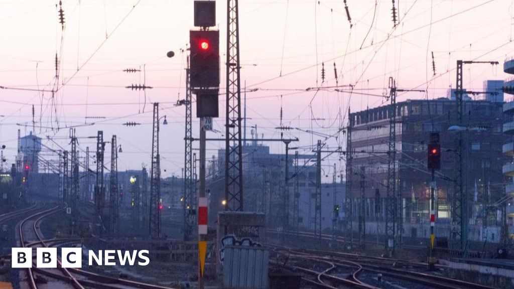 ebbdab80 4115 11f0 9bff bddeaa14bb06 Cologne evacuates thousands so WW2 bombs can be diffused