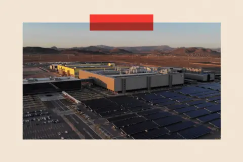 The US factory that lays bare the contradiction in Trump's policy A factory building, next to solar panels, in the middle of the desert.
