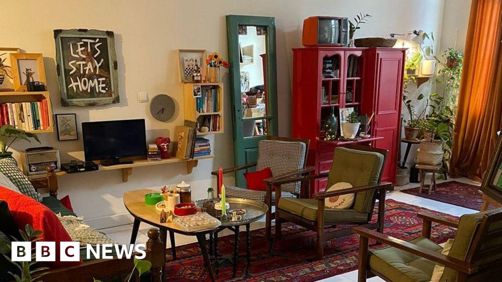 f043df60 4b67 11f0 abc3 41f059ca87b9 Trump's order to leave Tehran adds to fear as Iranians share 'last photo of home'