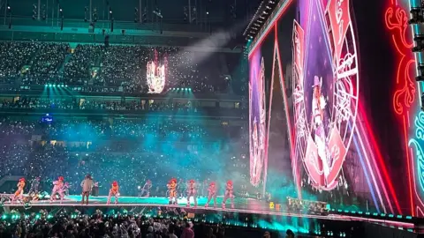 Cowboy Carter dazzles a nearly sold-out stadium Dancers line the stage at the Tottenham Hotspur Stadium