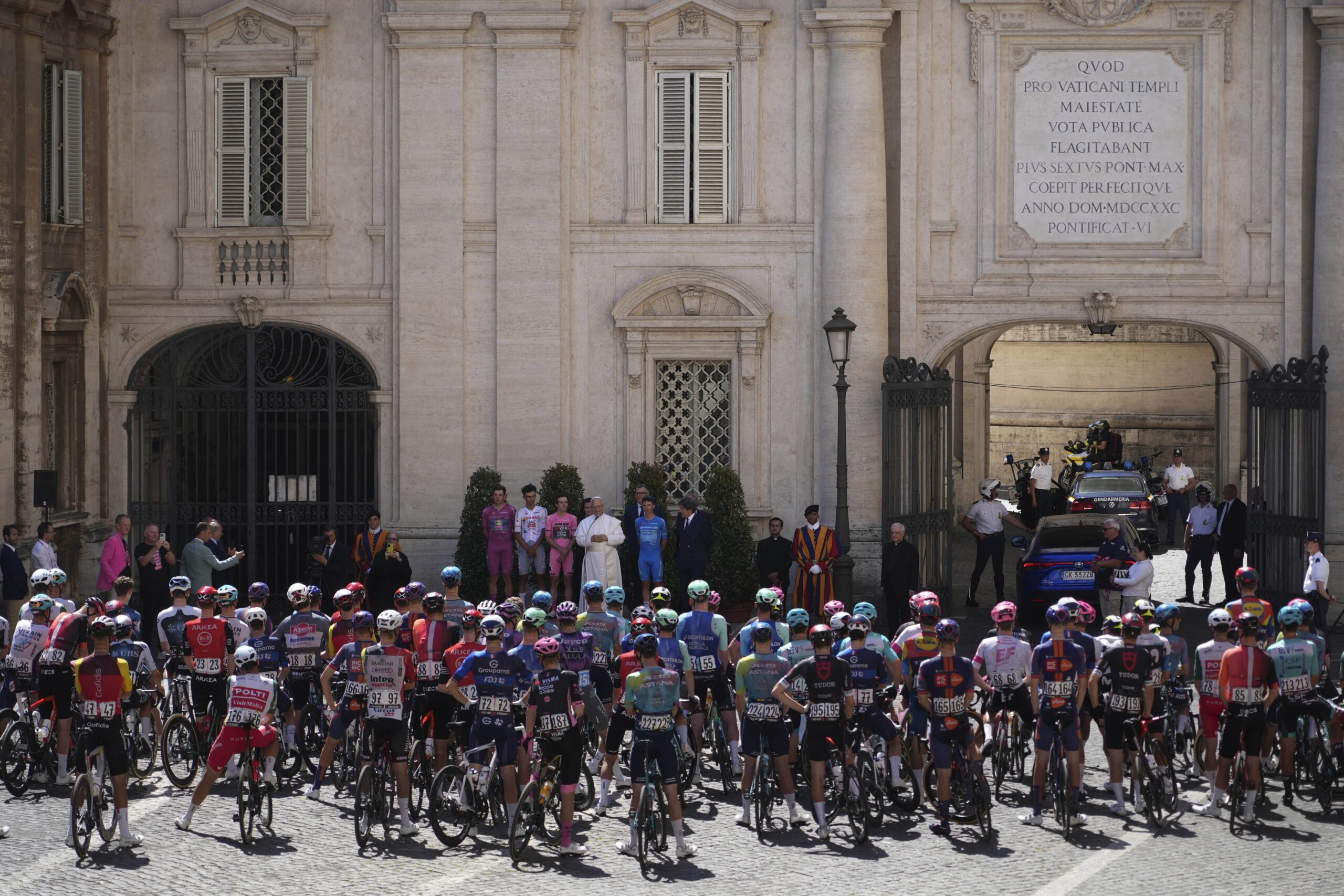 main v01 2 scaled Pope Leo XIV blesses cyclists competing in the Giro d'Italia as final stage enters Vatican gardens