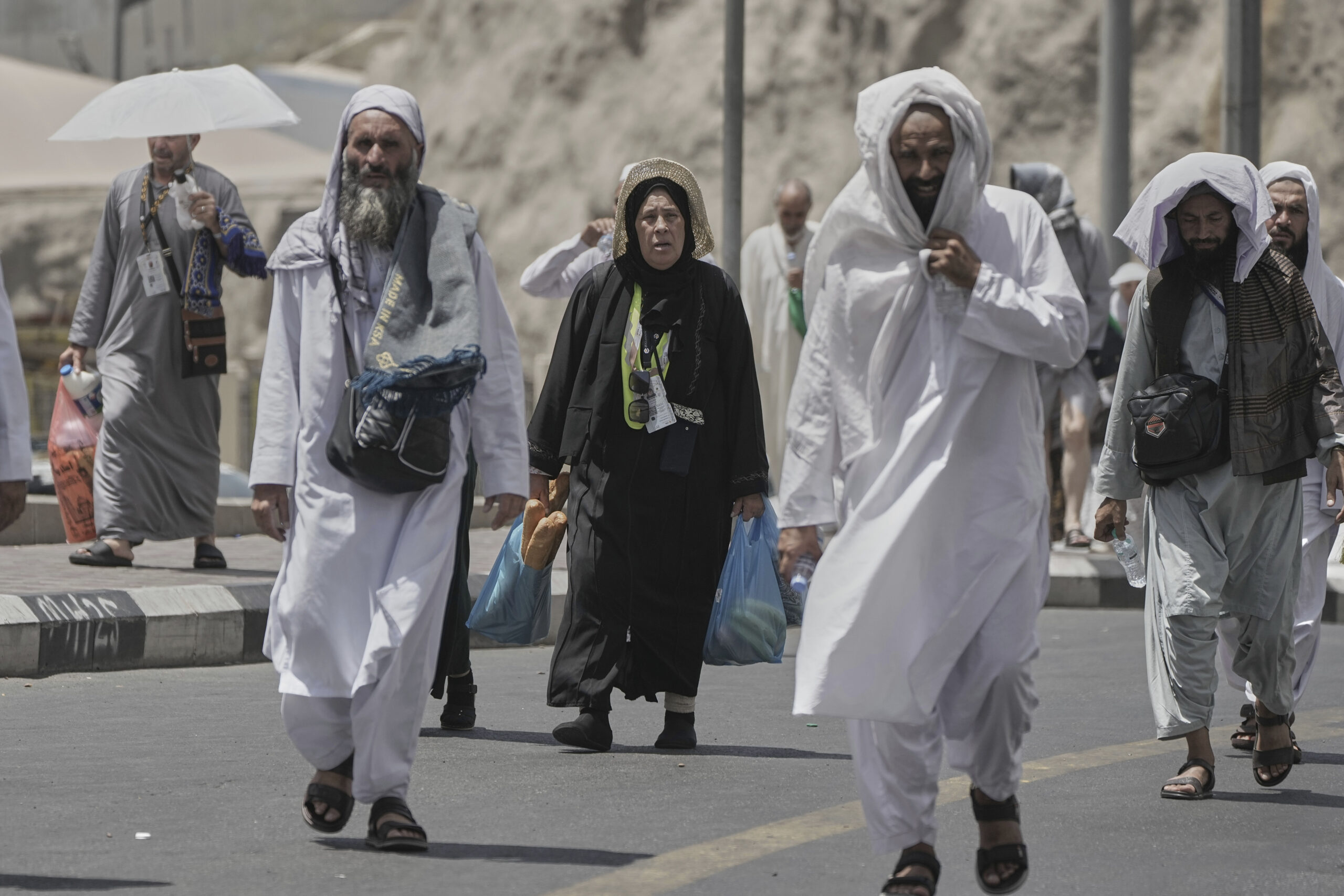 main v01 5 scaled No kids, excess heat and payment plans. What to know about Hajj 2025