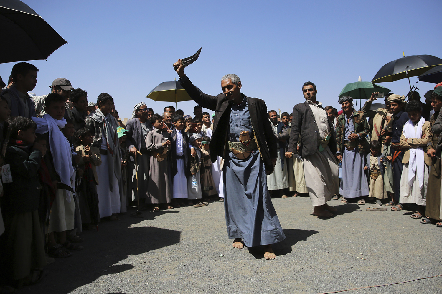 webAP25165387526079 Photos of the Week: Eid celebrations, No Kings rallies