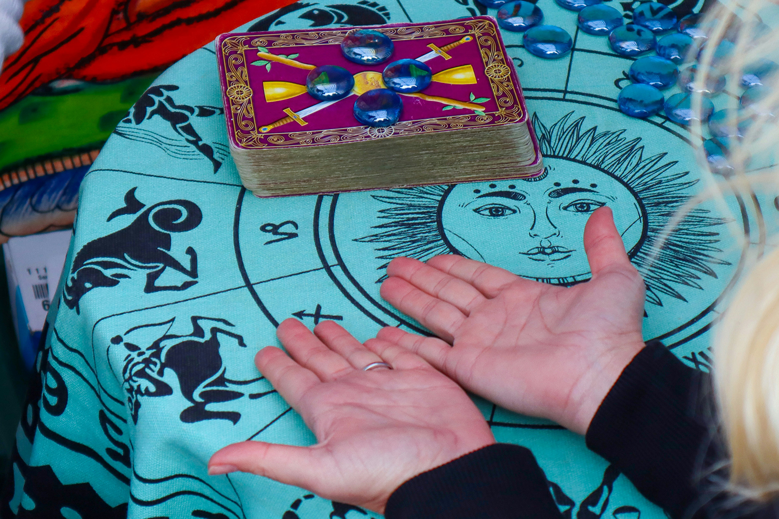 webRNS Palm Reading2 Can AI tell your future?
