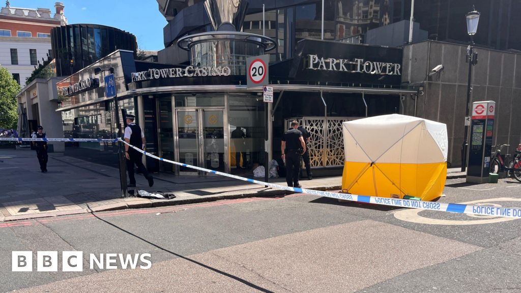 0148fad0 5d8c 11f0 a6b8 21ace6496903 Man stabbed to death on street outside Knightsbridge hotel