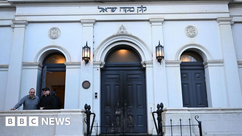 0435d1c0 597f 11f0 b5c5 012c5796682d Australian PM vows 'full force of law' after arson attack at Melbourne synagogue