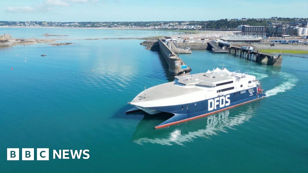 0e46b5d0 616d 11f0 9f1b 2f590c922666 'Perfect storm' causes downfall in Jersey visitors