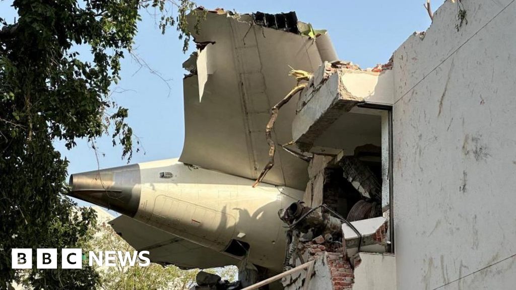 12350470 5ea3 11f0 8820 290366ce061d Fuel to engines cut off before Air India crash, preliminary report says