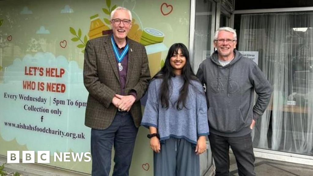 1c5d44f0 67ed 11f0 a665 63ea82eef55b Weston woman wins British Citizen Award for creating food bank