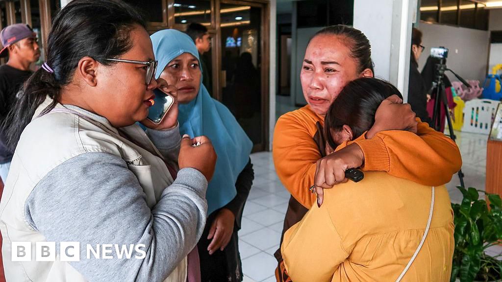 34556b10 57ac 11f0 96c0 7bada2486ba1 Dozens missing after ferry sinks off Bali