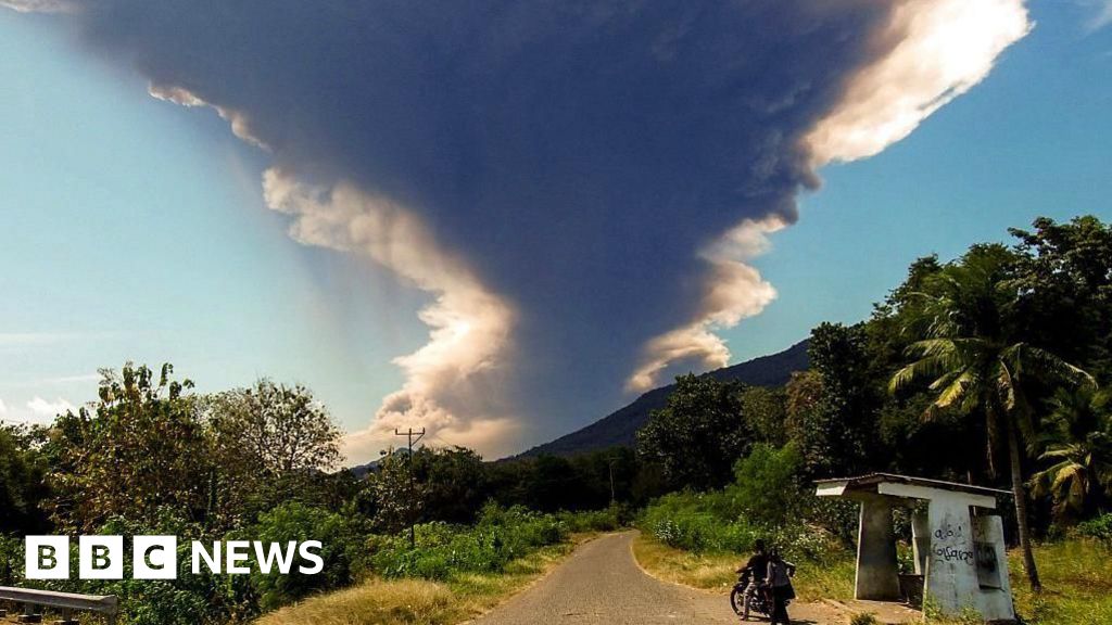 37874090 5bbe 11f0 960d e9f1088a89fe Indonesian volcano Mount Lewotobi Laki-laki spews massive ash cloud as it erupts again