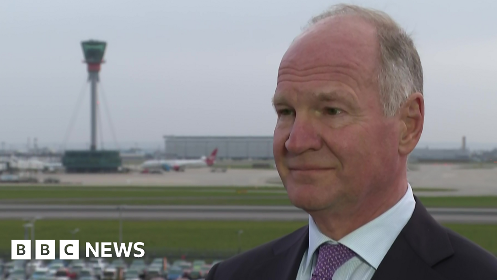382364b0 679f 11f0 8979 21e9e3d3b0da Heathrow boss 'frustrated' for being asleep during fire