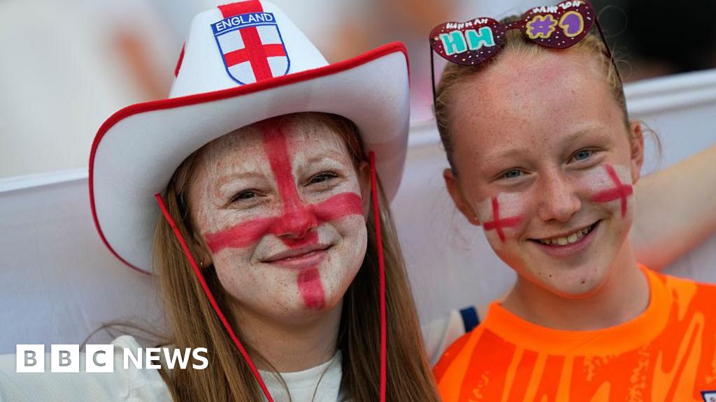 427fe250 672a 11f0 8c2a af23e45cba7a England fans on edge in tight Euro semi-final