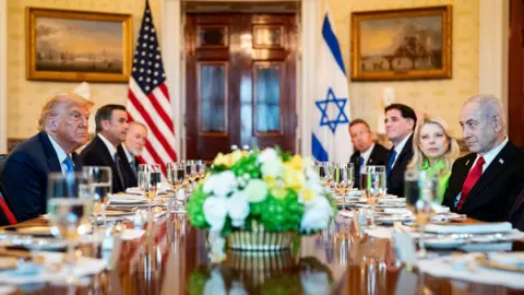 Gaza truce talks on verge of collapse, Palestinian officials say EPA US President Donald Trump (L) and Israeli Prime Minister Benjamin Netanyahu (R) converse during a dinner in the Blue Room of the White House in Washington DC (7 July 2025)