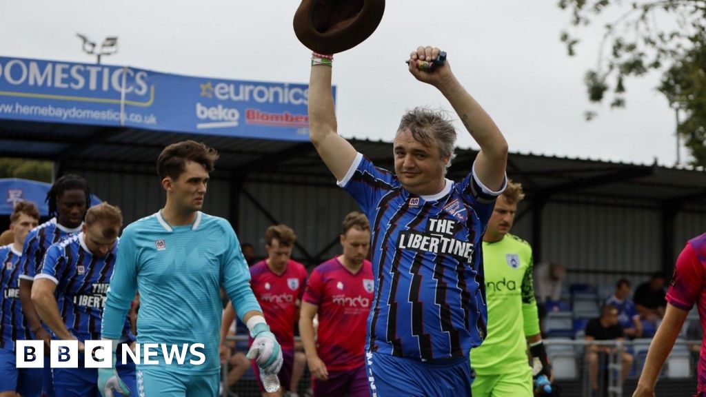 4b81f020 5a6c 11f0 8975 8b9dca5c14d5 Pete Doherty plays in non-league football friendly for Margate FC