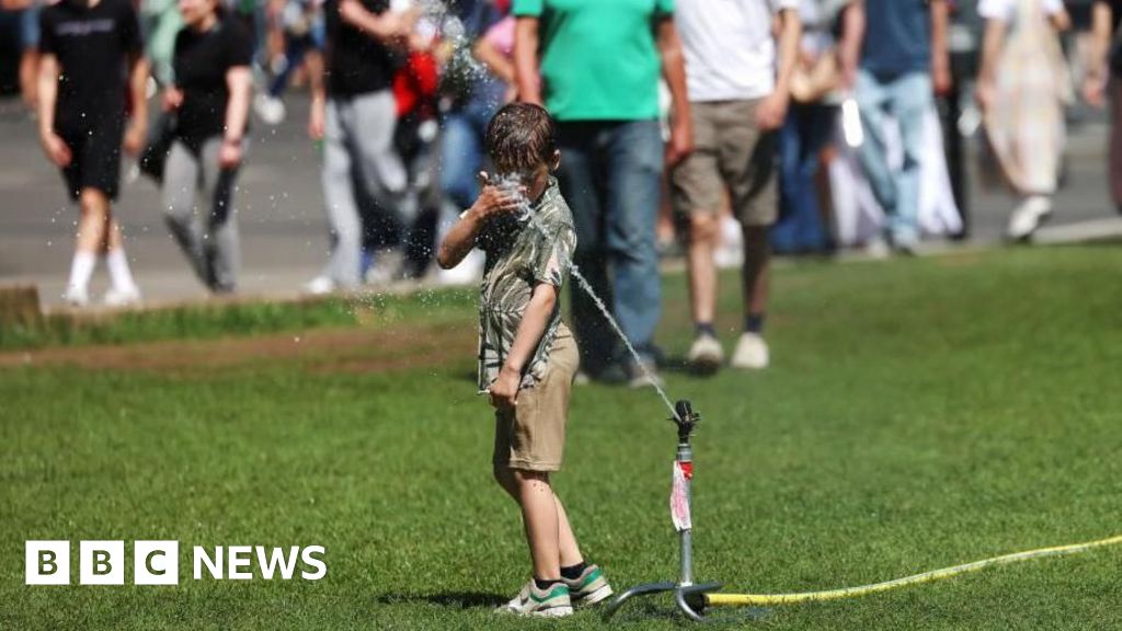 66f1b240 5f9f 11f0 b133 d1c5e13aac08 Hot weather continues as UK swelters past heatwave peak