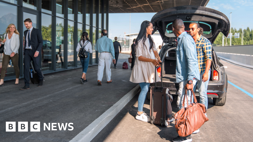 6b258360 627d 11f0 8cc6 9de225fb5a99 Busiest UK airports raise kiss-and-fly fees