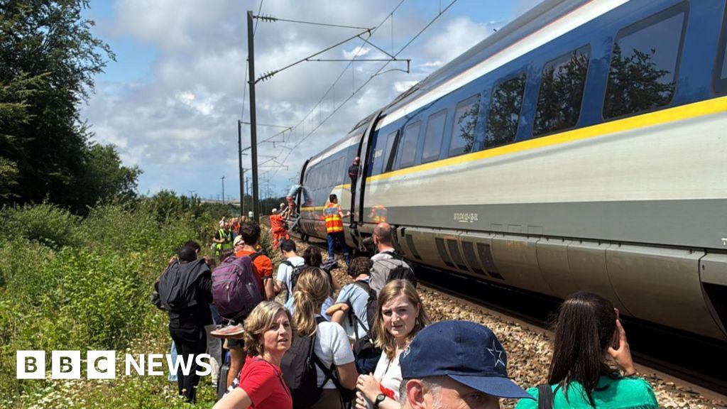 6f11f120 5a6c 11f0 960d e9f1088a89fe Eurostar train evacuated in northern France after four-hour wait