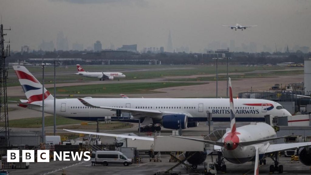 93294d00 6d64 11f0 af20 030418be2ca5 Airlines warn of delays after air traffic glitch