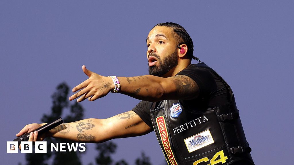 9542c2b0 6ae9 11f0 aab0 6dfa4f4c8e30 Drake cancels Manchester gig over 'travel issues'