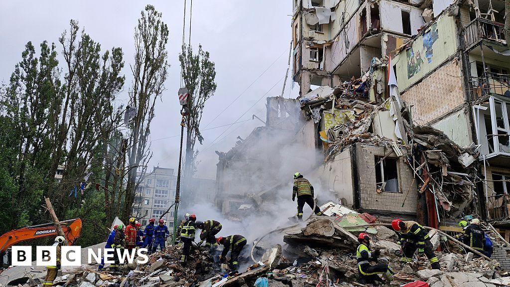991b8410 6dde 11f0 b985 a186226926b3 Russian strikes kill six and hit apartment block, Ukrainian officials say