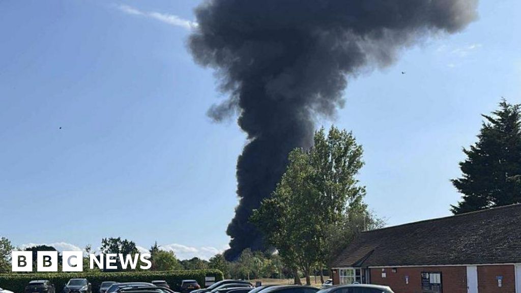 9ea00bf0 6004 11f0 bba6 055e08803492 Southend Airport plane crash: Flights cancelled after incident