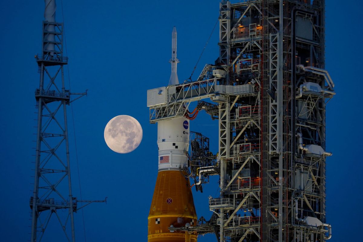 GettyImages 1241324699 Congress just greenlit a NASA moon plan opposed by Musk and Isaacman